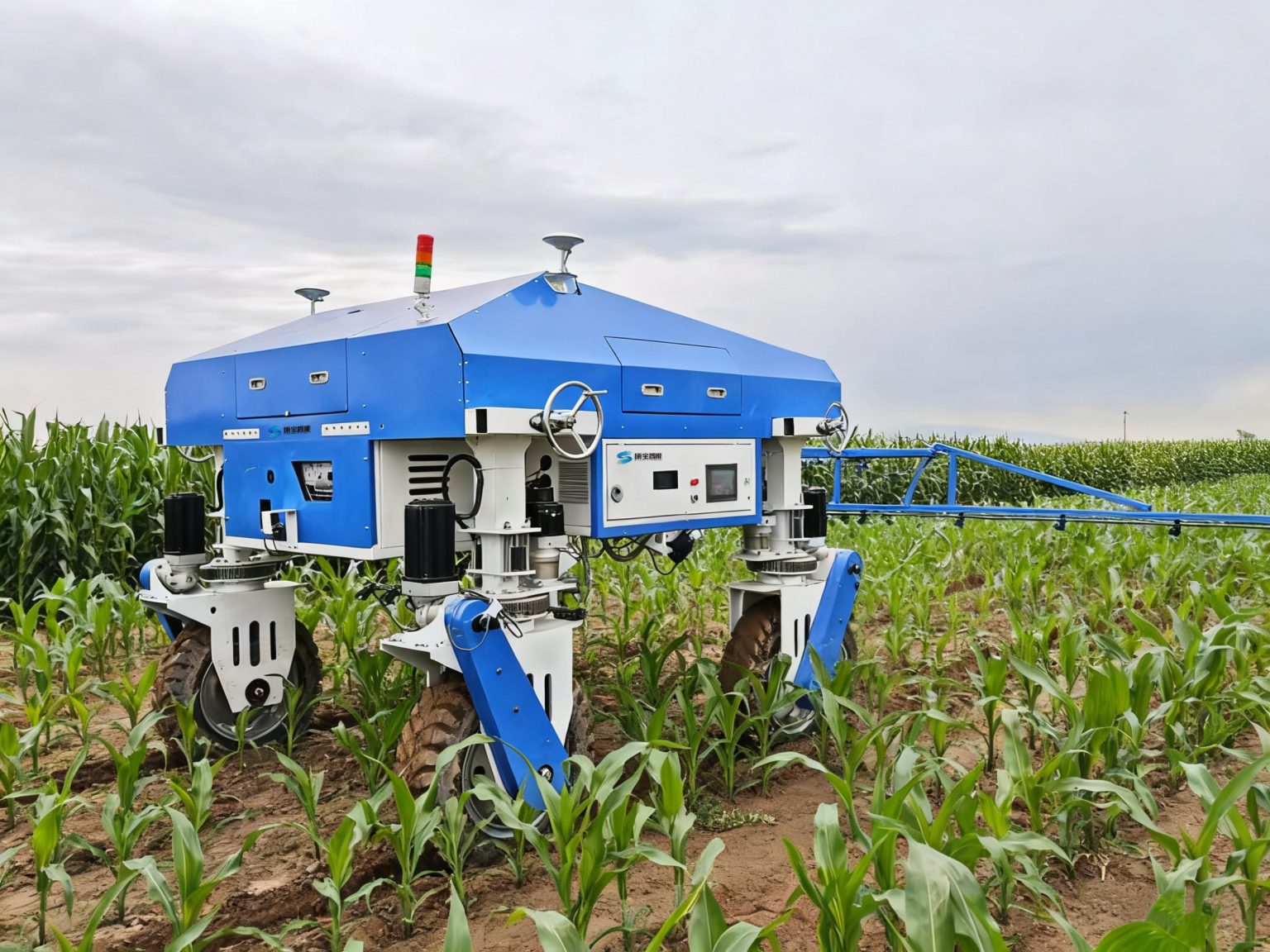 四轮四转大田精准植保机器人 【硕宝智能】2025中国国际农业机械展览会
